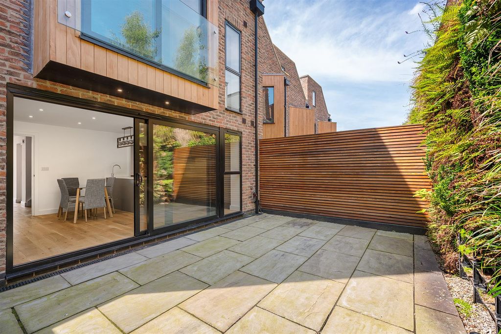 Property photo 2 of 17 External