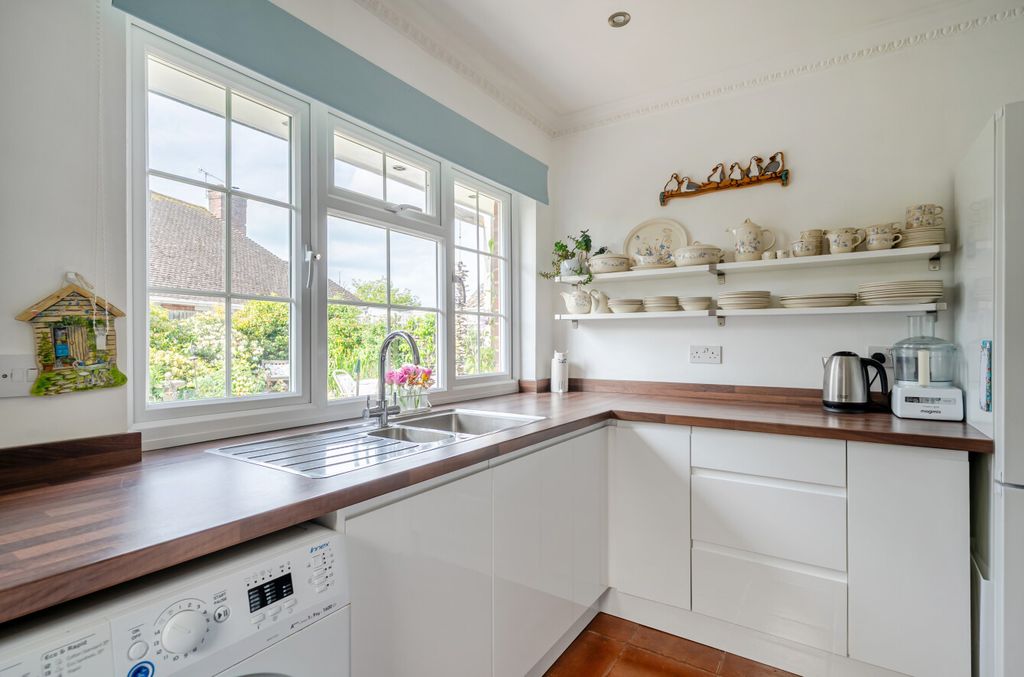 Property photo 3 of 16 1454862-14-69F9Bd...