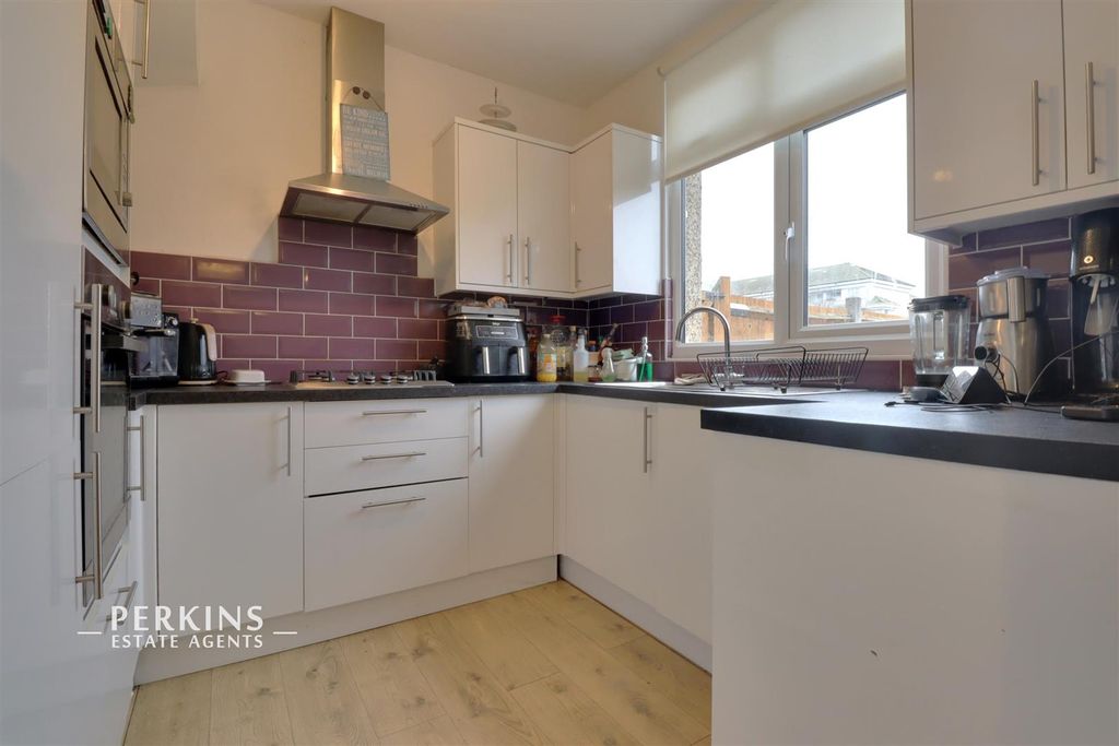 Property photo 3 of 7 Kitchen.Jpg