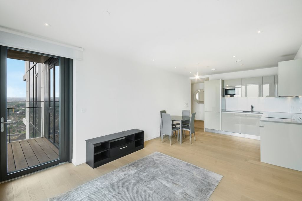 Property photo 1 of 10 Living