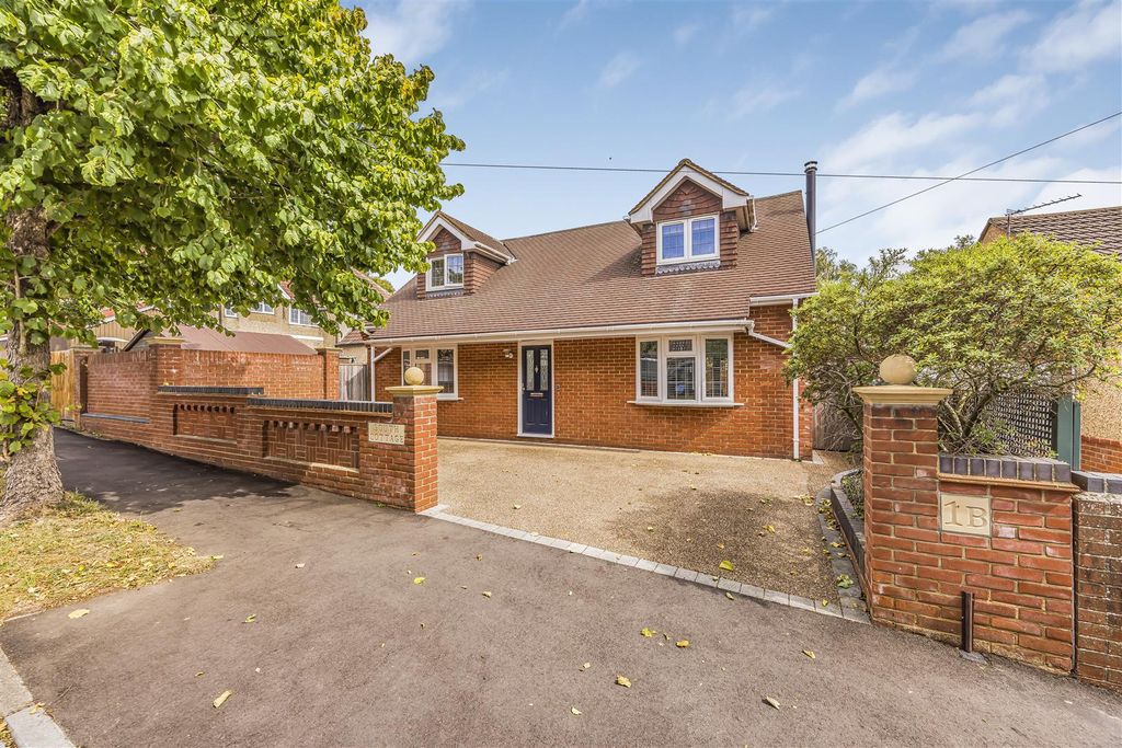 Property photo 1 of 21 1B South Road, Drayton-Porticomarketing-Soldby-37.