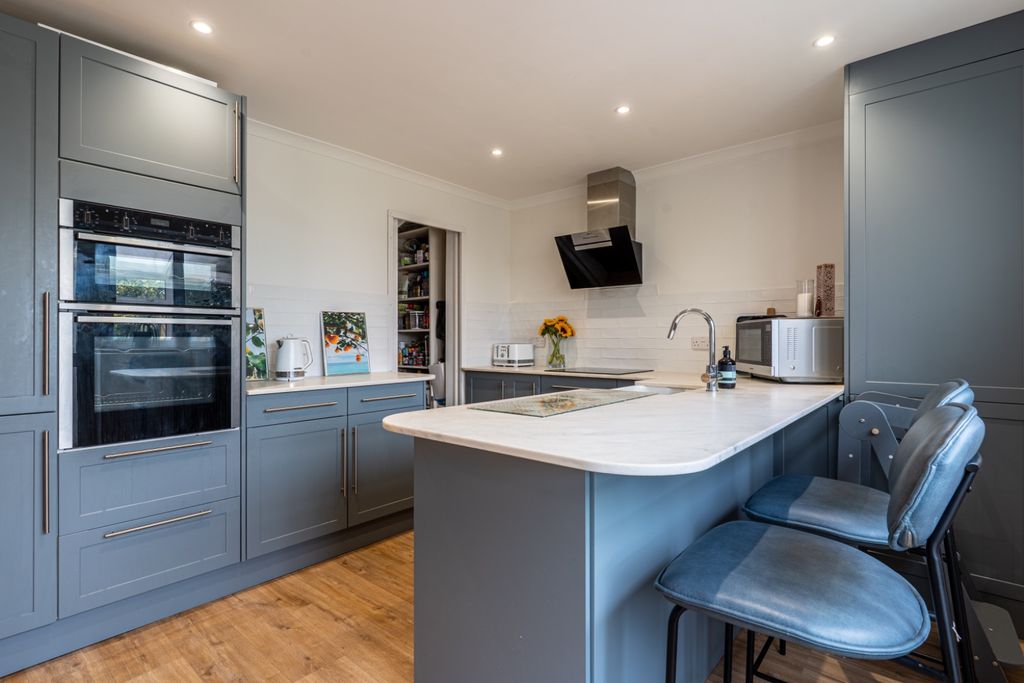 Property photo 3 of 22 5155874