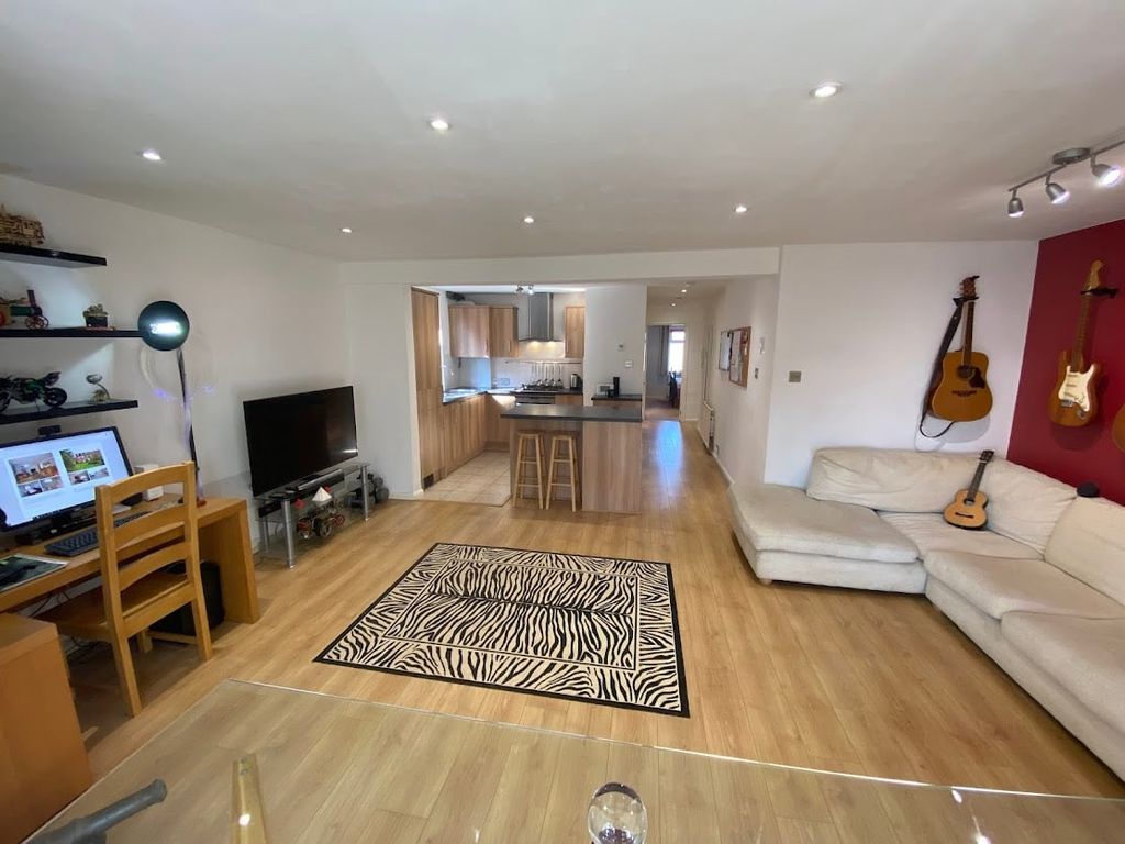 Property photo 3 of 12