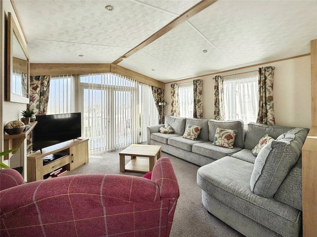 Property photo 3 of 24 Open Plan