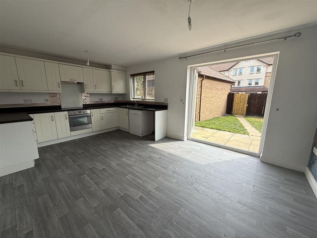 Property photo 3 of 24 Kitchen/Dining Area