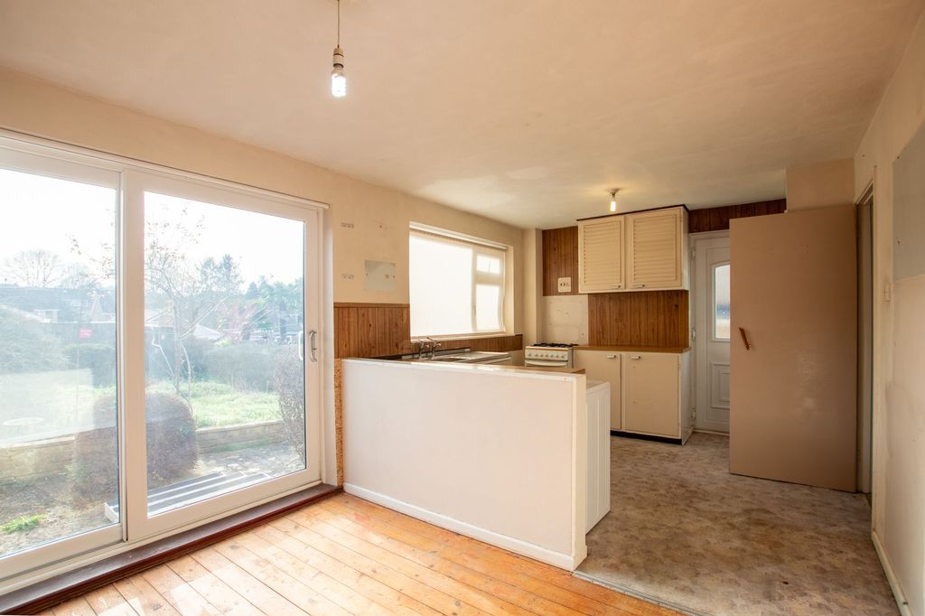 Property photo 3 of 12