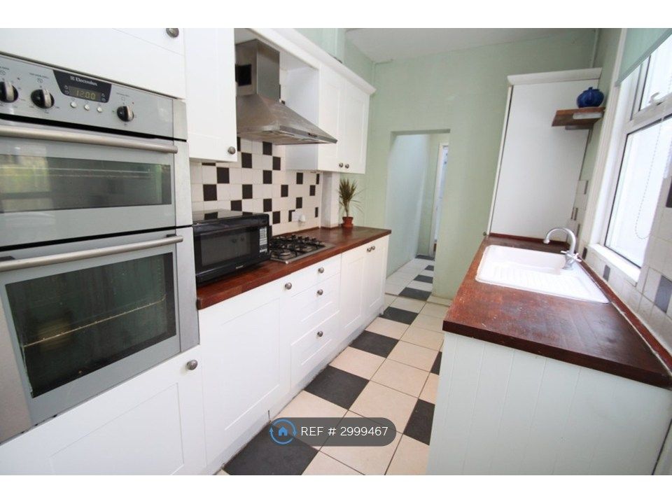 Property photo 2 of 13 Kitchen