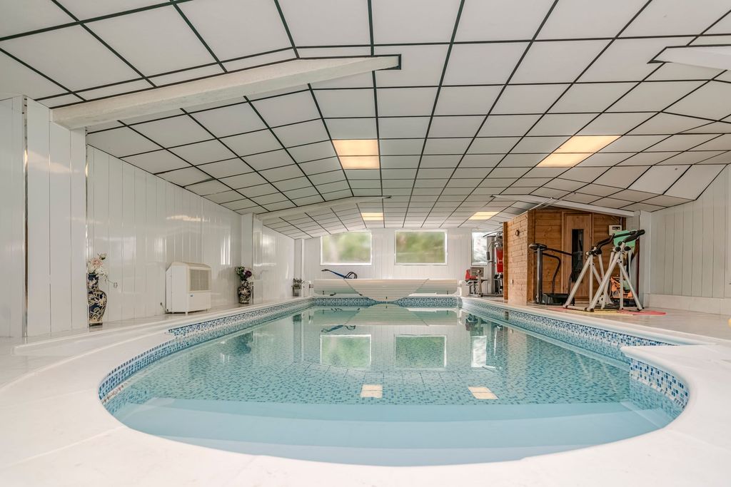 Property photo 2 of 49