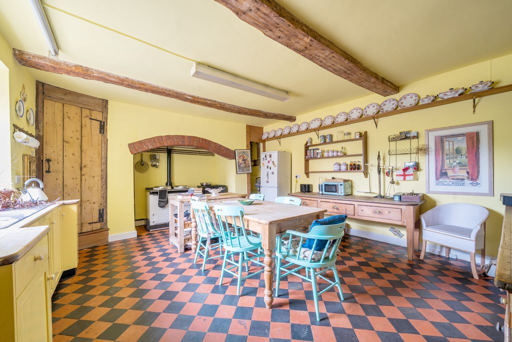 Property photo 3 of 23 Kitchen