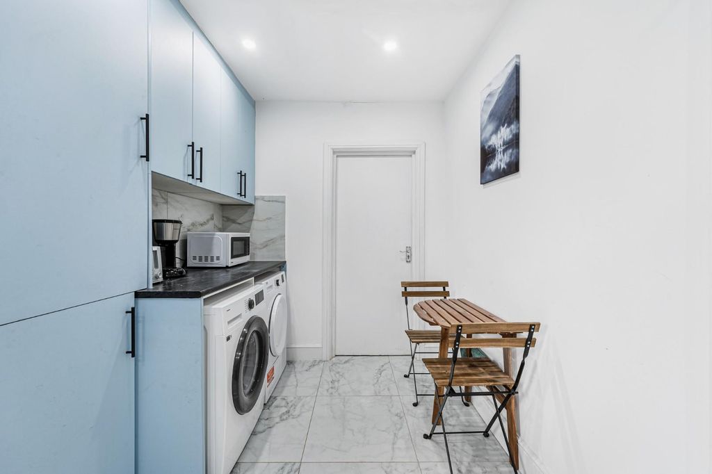 Property photo 3 of 5