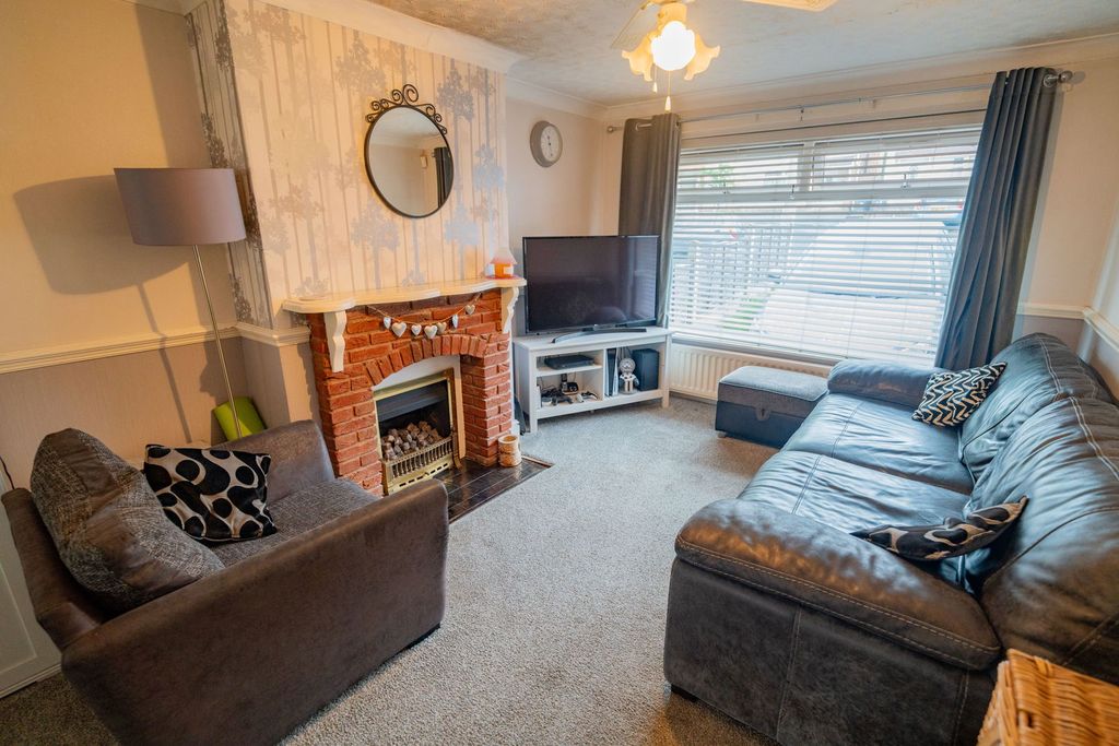 Property photo 2 of 23