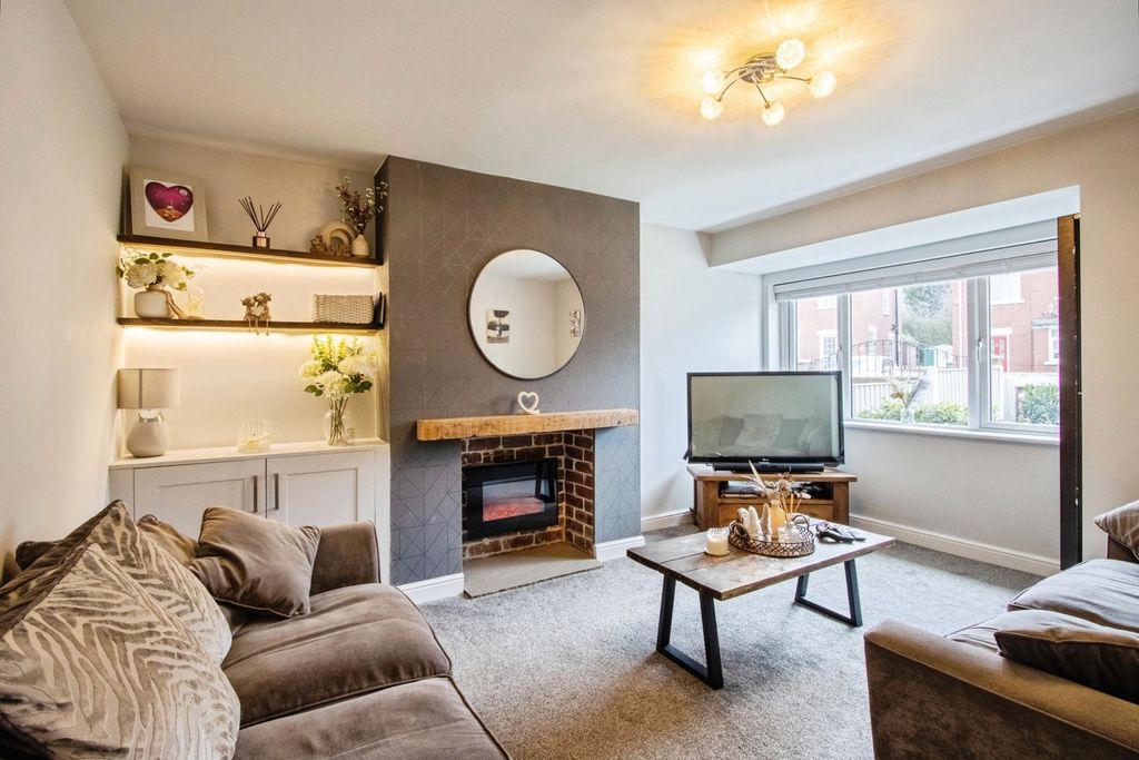 Property photo 2 of 20 Lounge