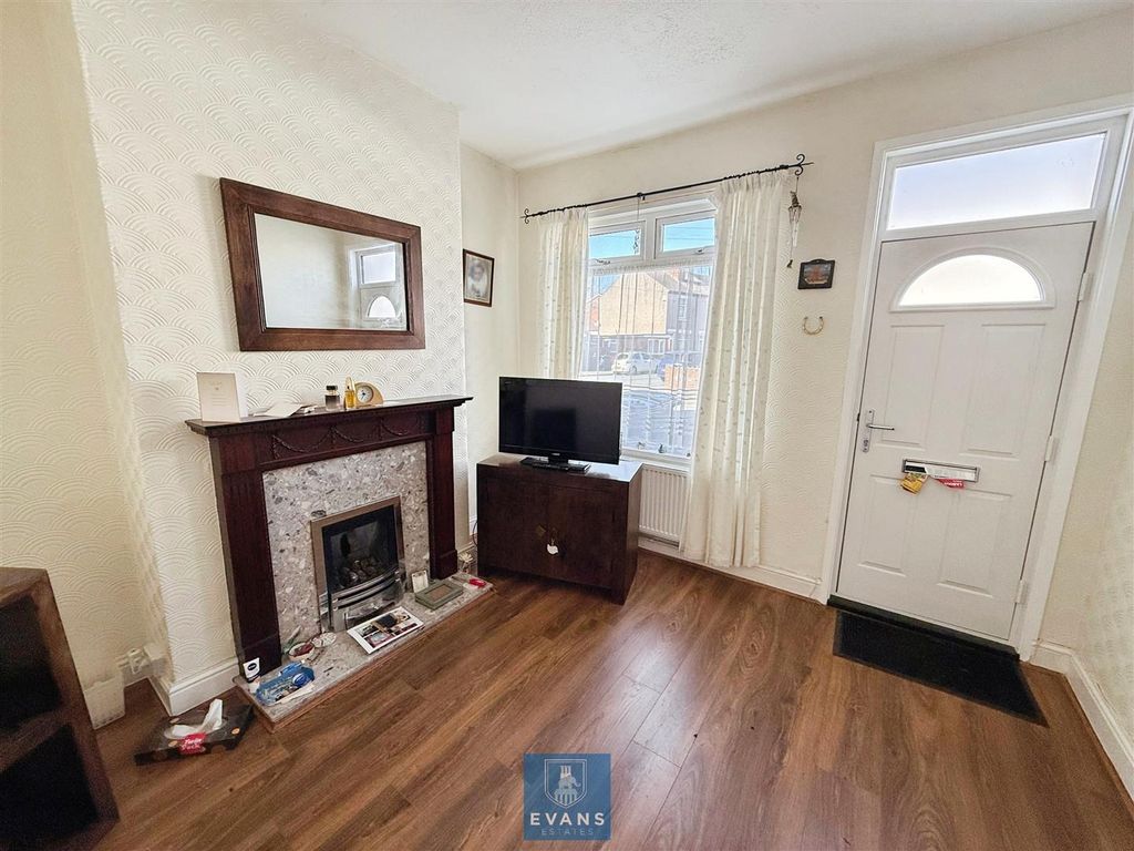 Property photo 3 of 9 Lounge