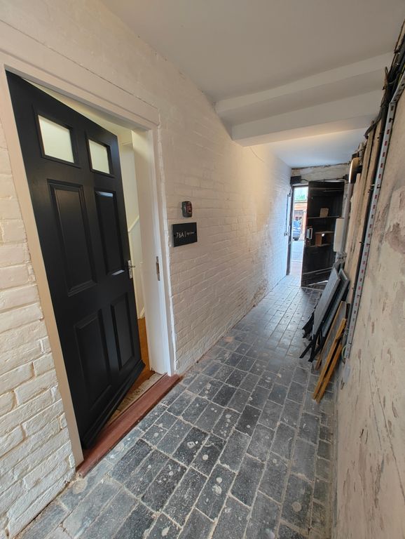 Property photo 2 of 6 Entrance 