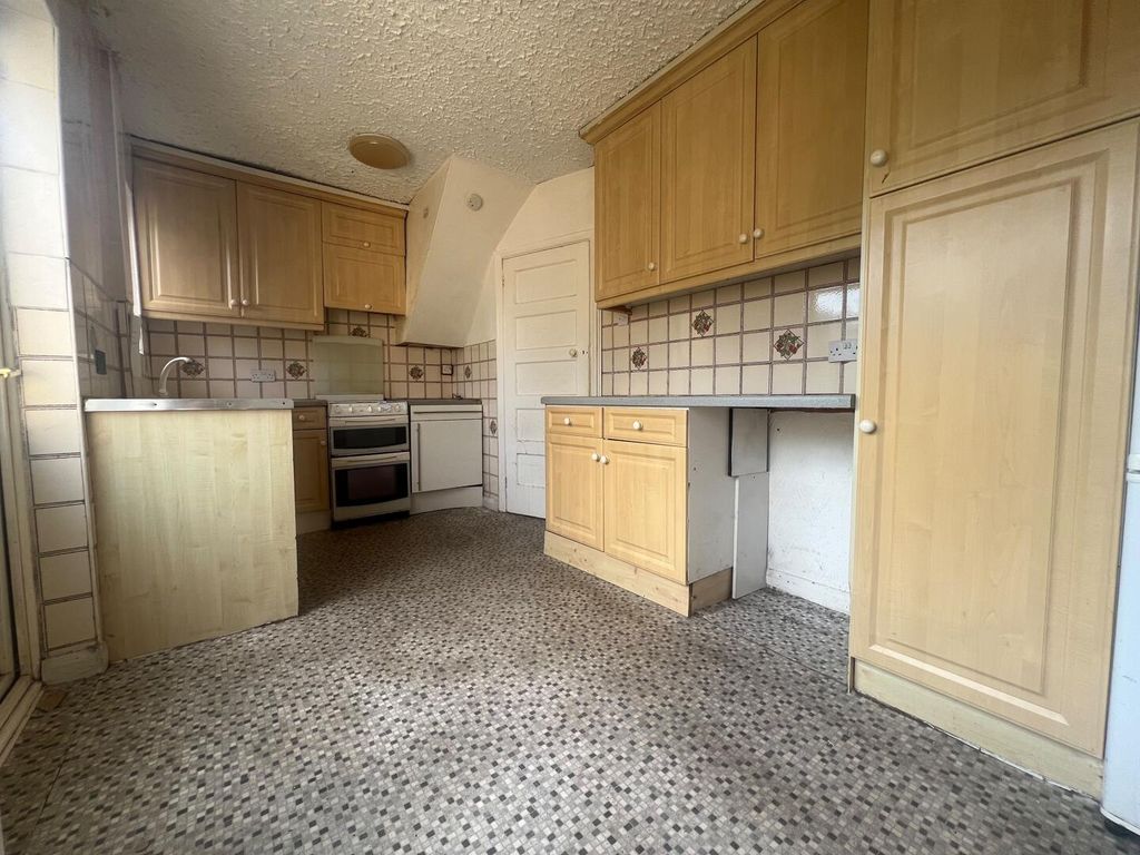 Property photo 2 of 14 Kitchen
