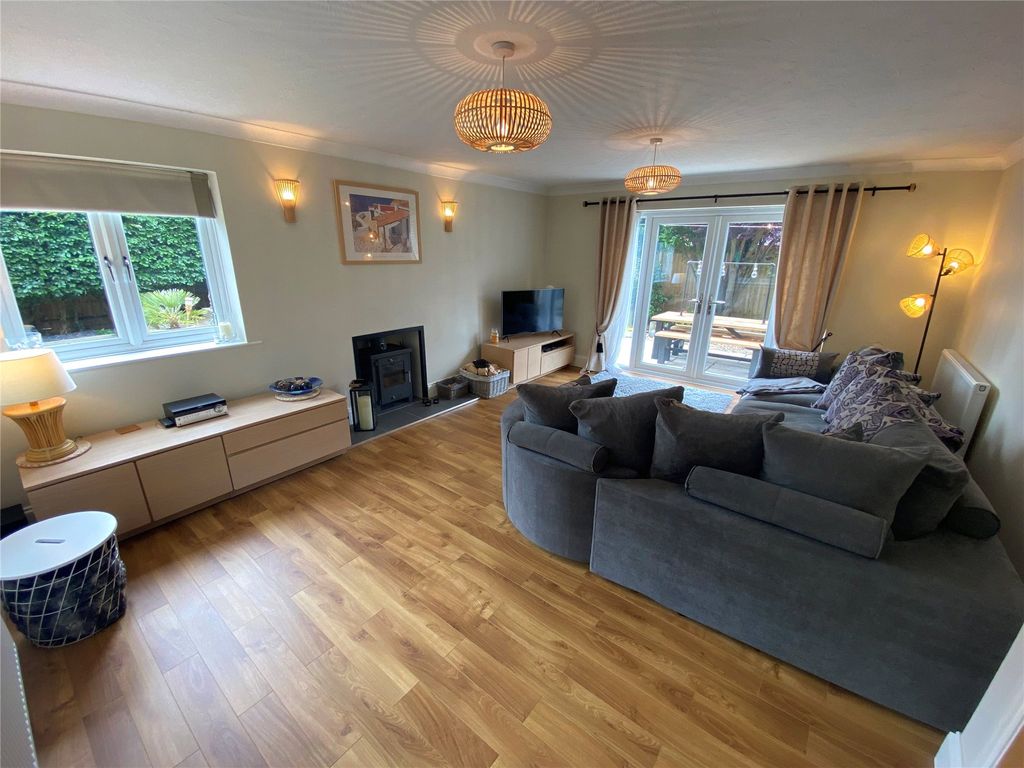 Property photo 3 of 27 Picture No. 17