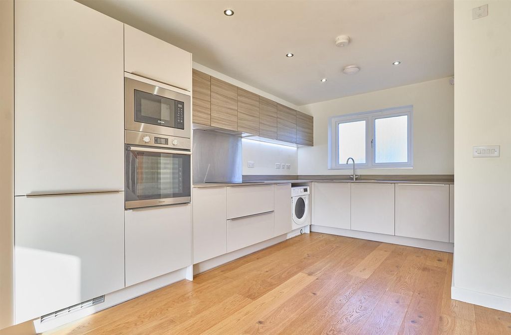 Property photo 3 of 16 Milbanke Cl Earl Shilton_2.Jpg