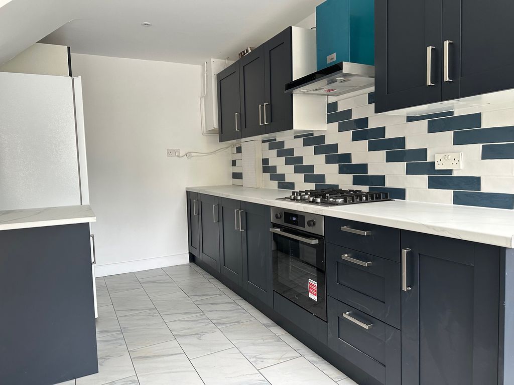 Additional image 5 of 4 bed detached house to rentKing Edwards Road, Ascot SL5