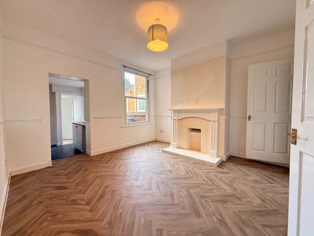 Property photo 3 of 10 Dining Room