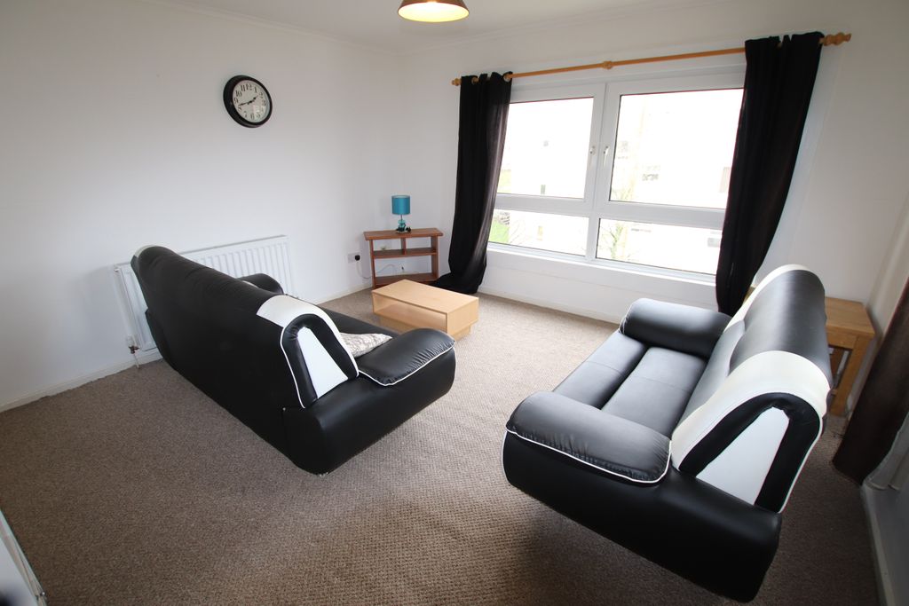 Property photo 2 of 6 Livingroom