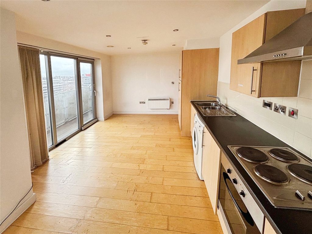 Property photo 3 of 6 Kitche/Living