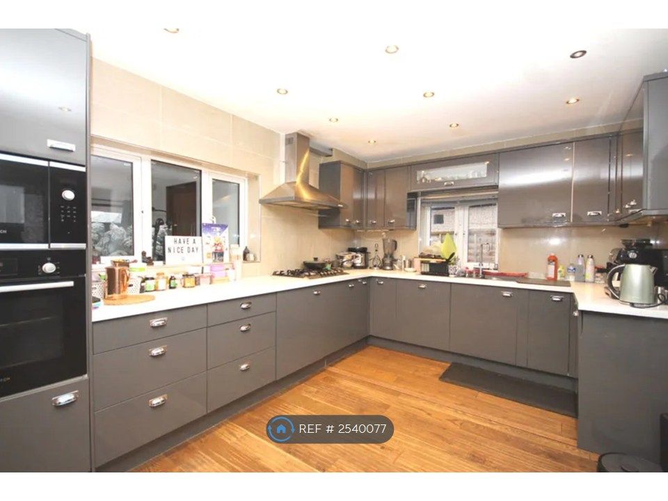 Property photo 1 of 11 Kitchen