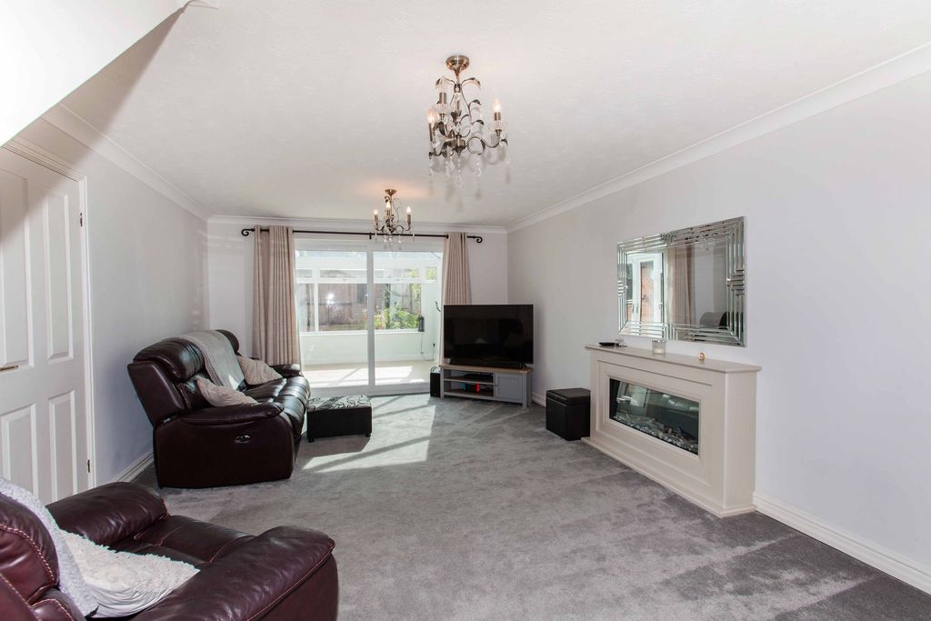 Property photo 2 of 37