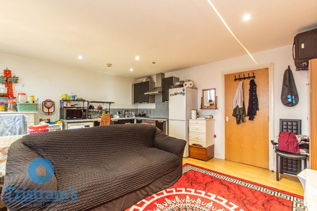 Property photo 3 of 9