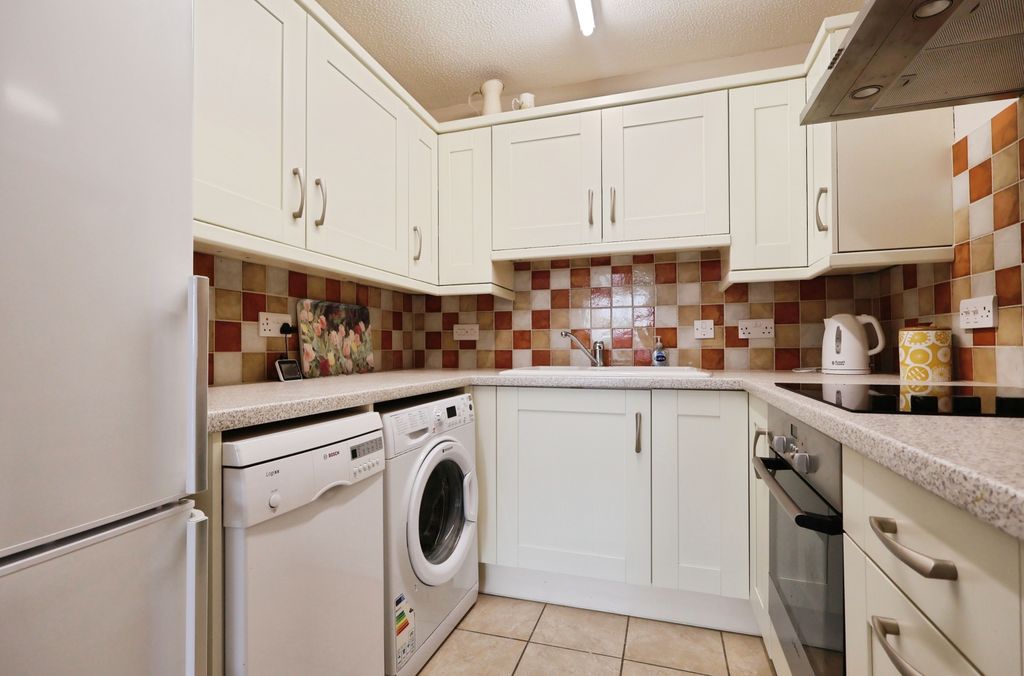 Property photo 3 of 25