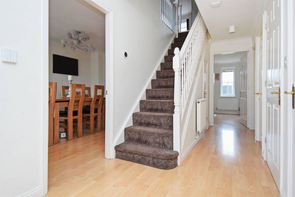 Property photo 2 of 27