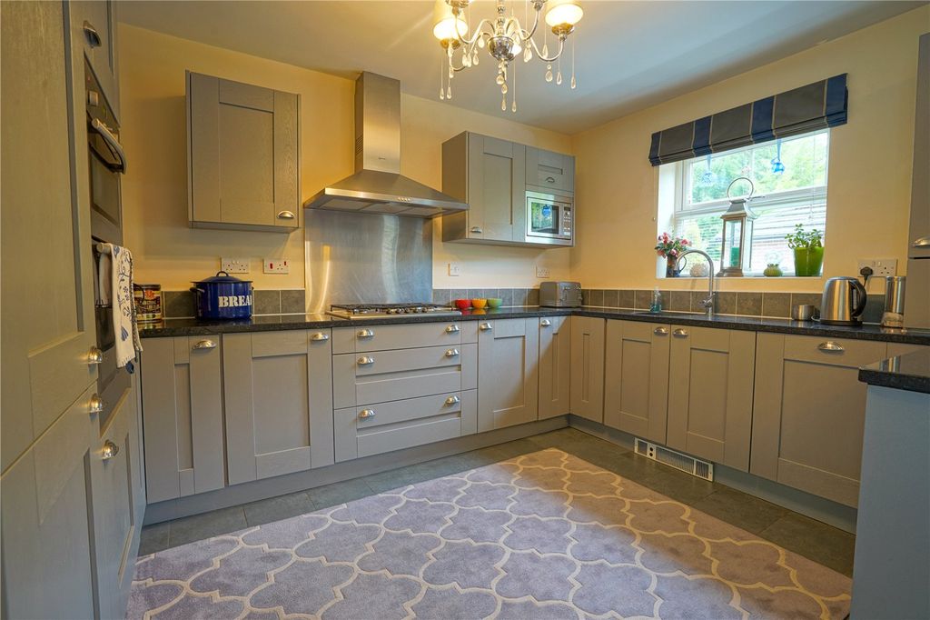 Property photo 2 of 19 Picture No. 12