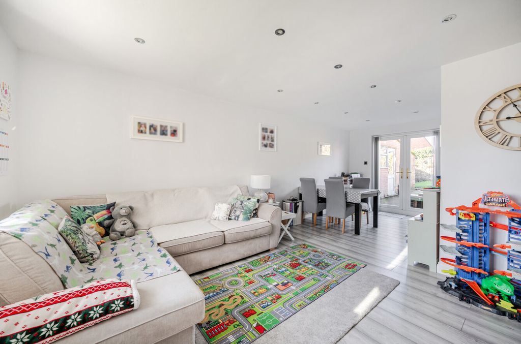 Property photo 3 of 17 1404081-17-698331...