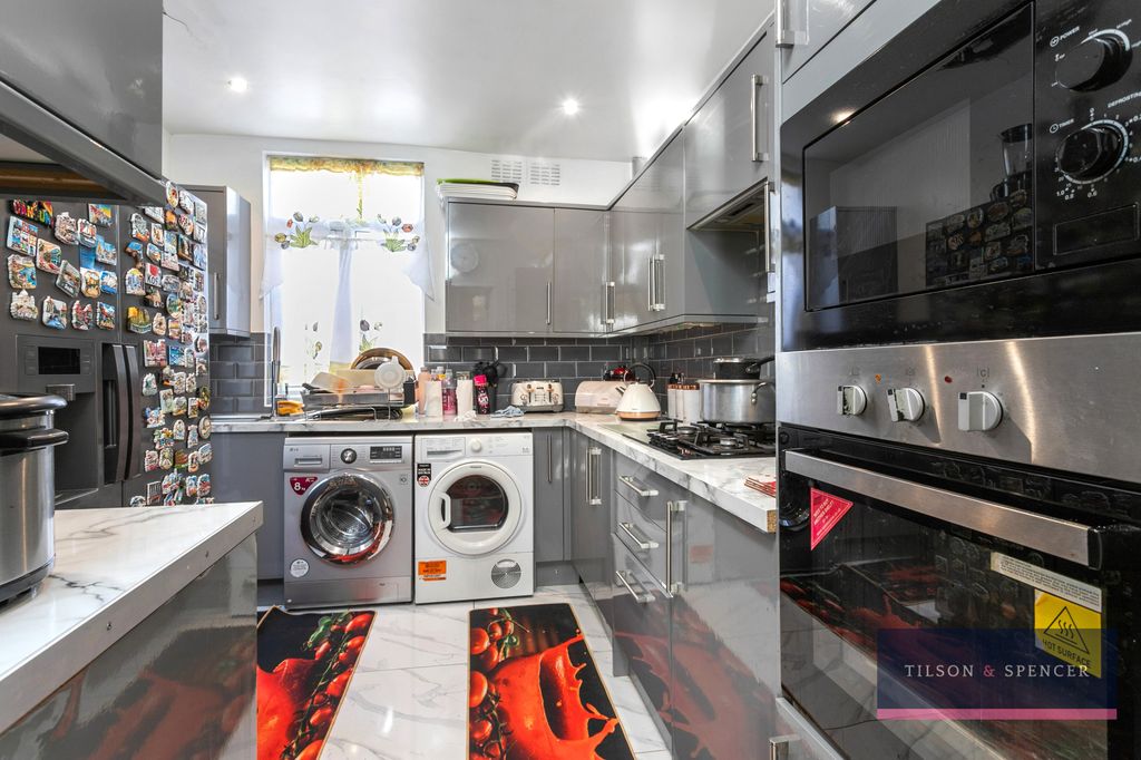 Property photo 2 of 12 4