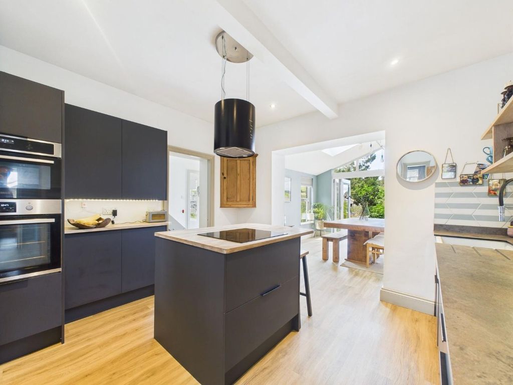 Property photo 3 of 47 Cam03810G0-Pr0354-Still029.Jpg