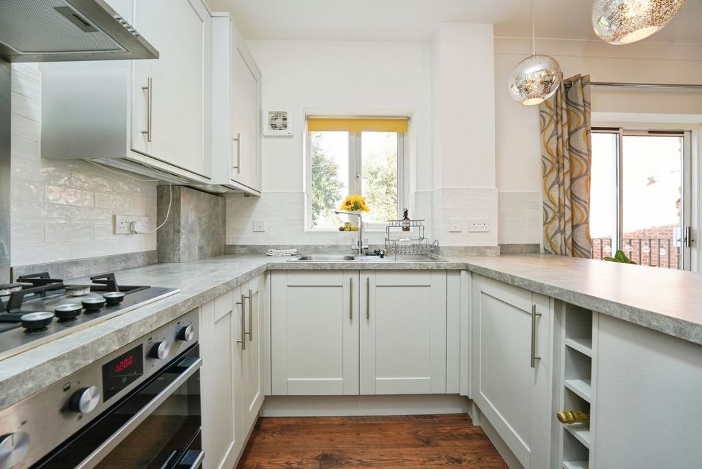 Property photo 2 of 12 Kitchen