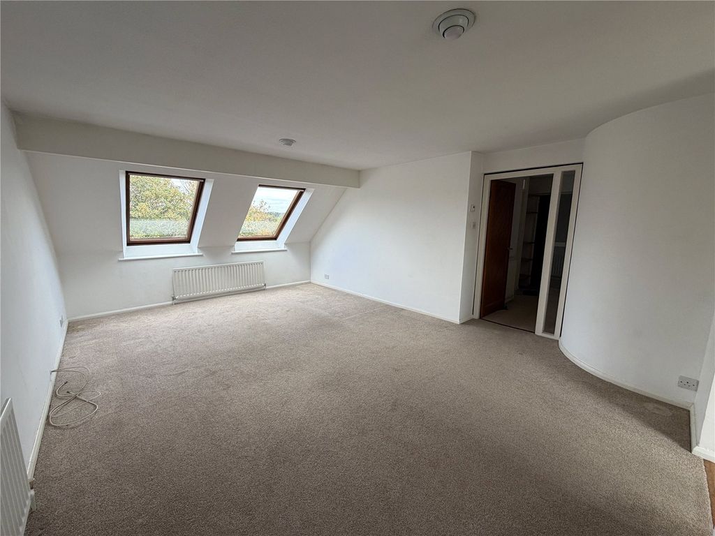 Property photo 3 of 7 Picture No. 12