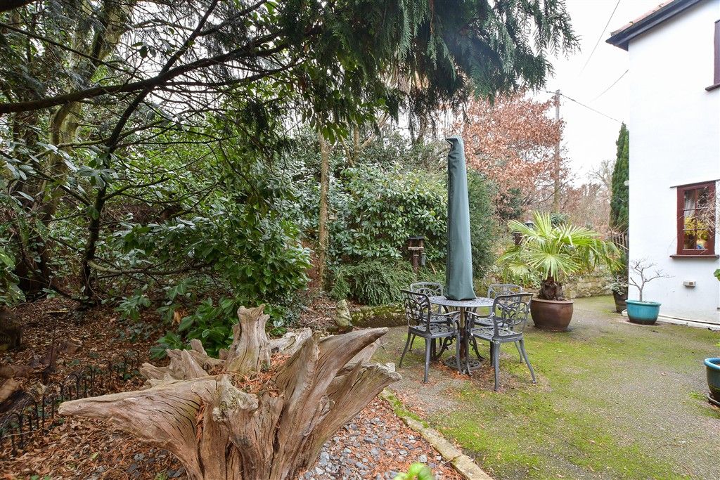 Property photo 3 of 18 Side Garden