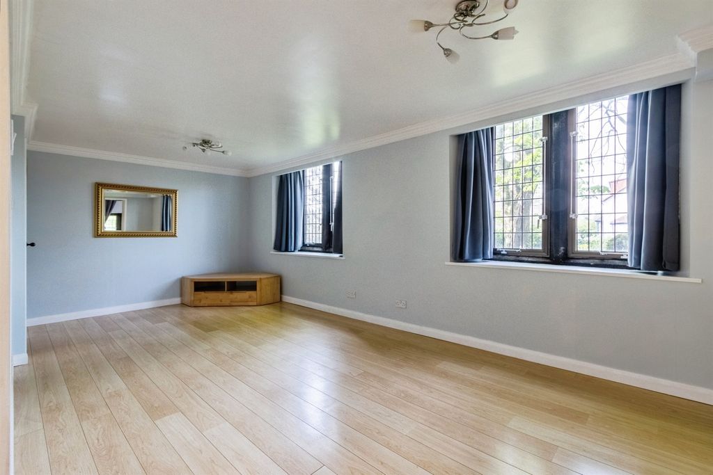 Property photo 3 of 9