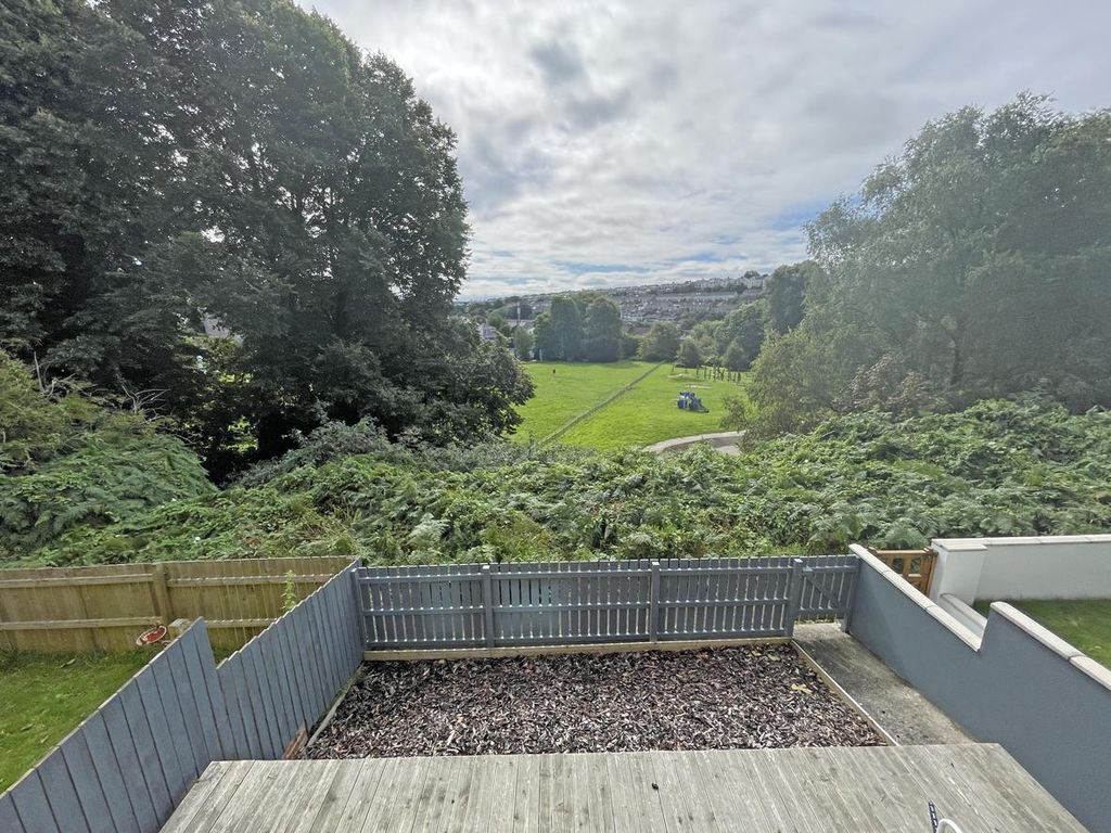 Property photo 2 of 17 Ashford Close 29 View Front.Jpg