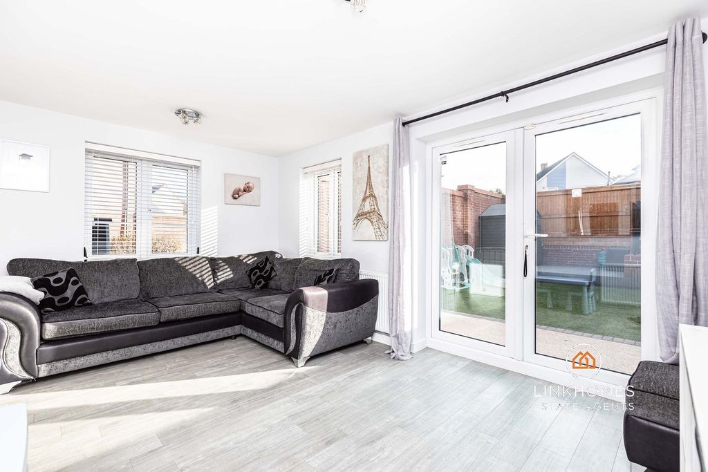 Property photo 3 of 32