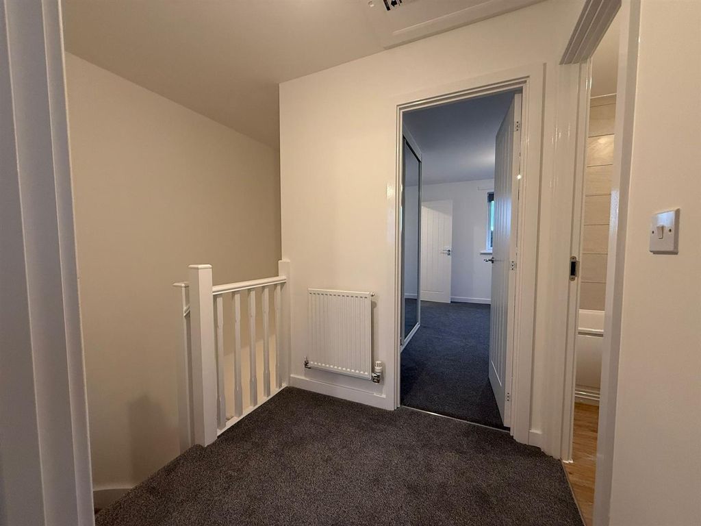 Property photo 3 of 26 0d7Eb50A-43d3-417F-A0B1-d59F4De7c9A8.Jpg