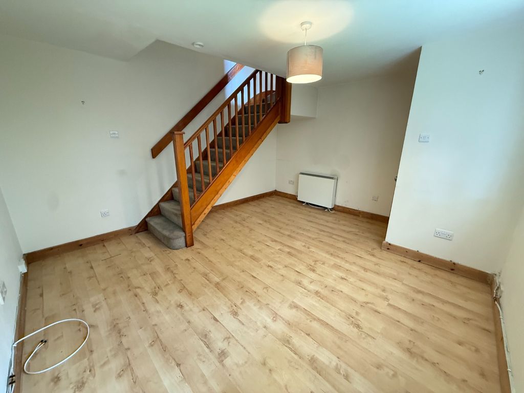 Property photo 2 of 12 5225352
