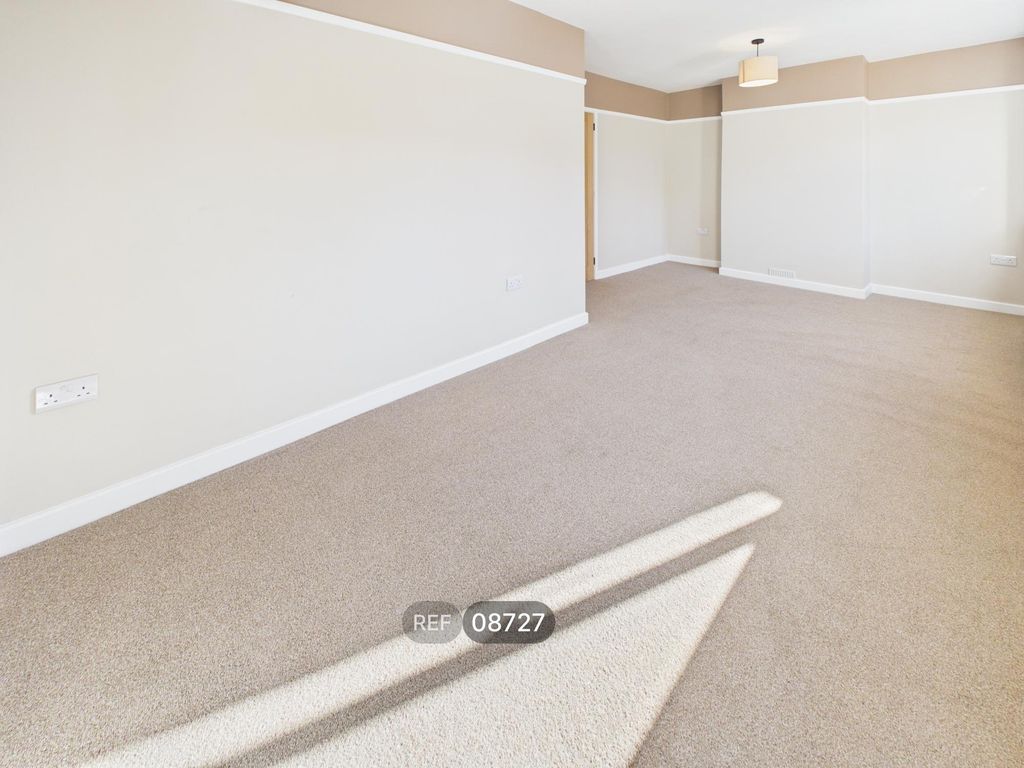 Property photo 3 of 14 Living Room
