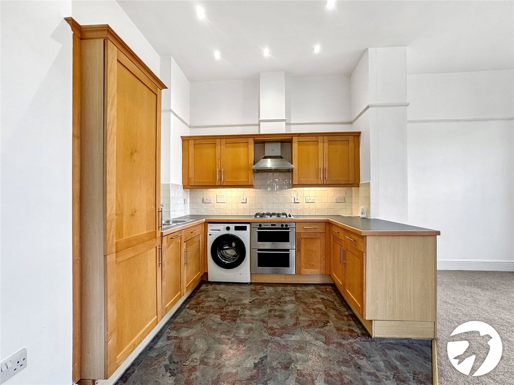 Property photo 3 of 12 Picture 3