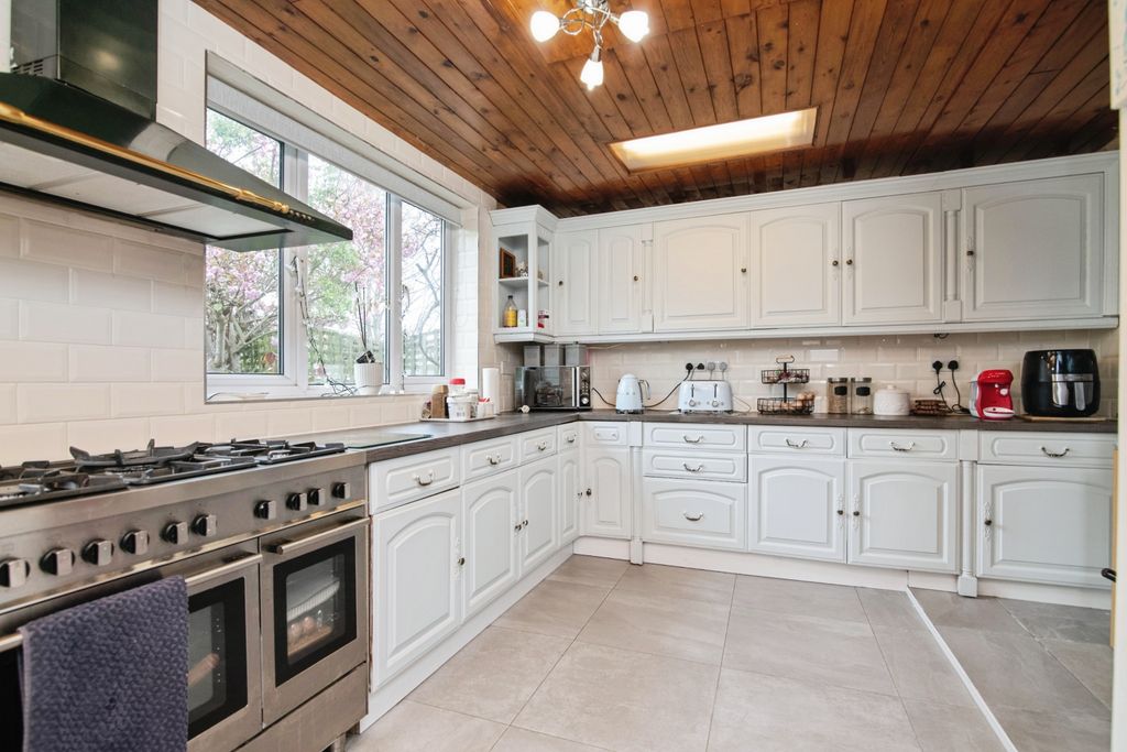 Property photo 2 of 14 Kitchen