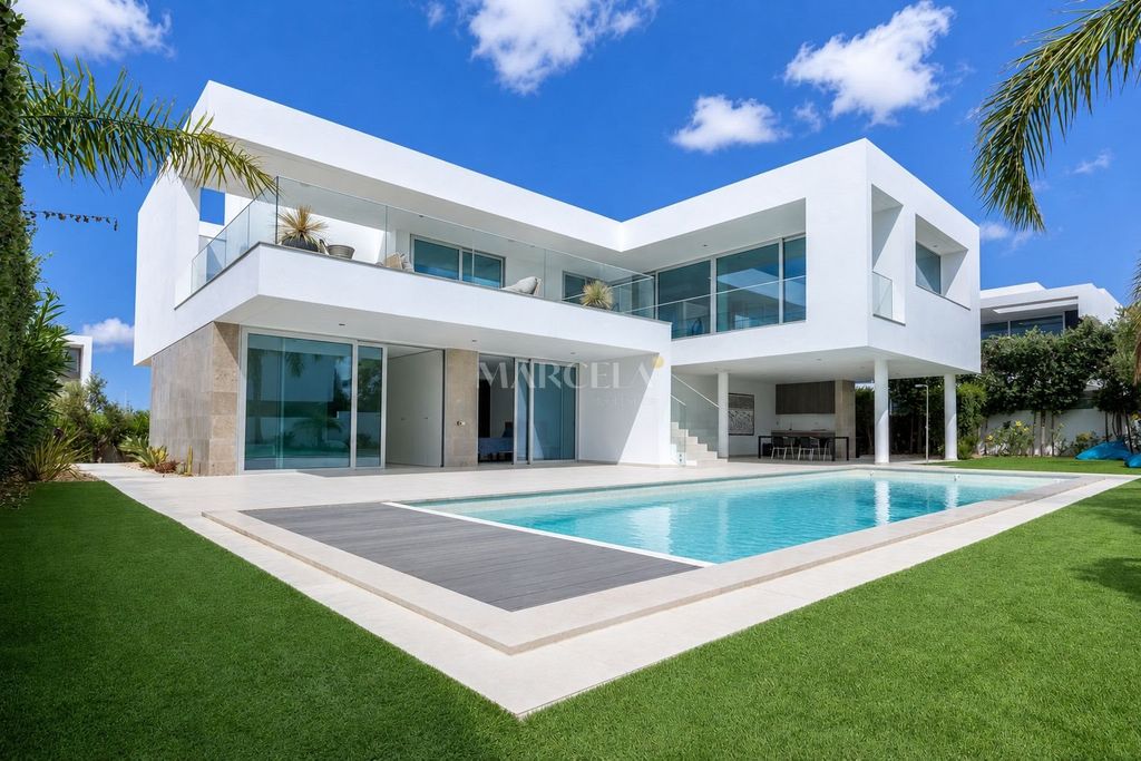 Property photo 1 of 51 Contemporary 3-Bed With Pool In Ponta Da Piedade, Lagos