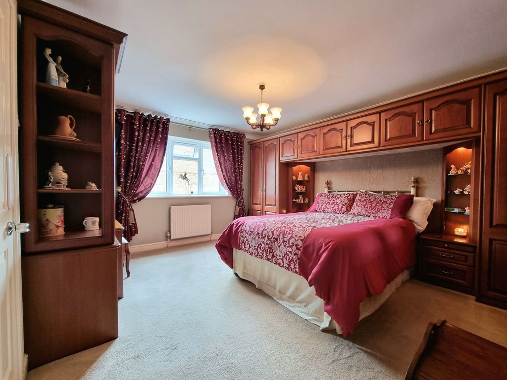 Property photo 3 of 53