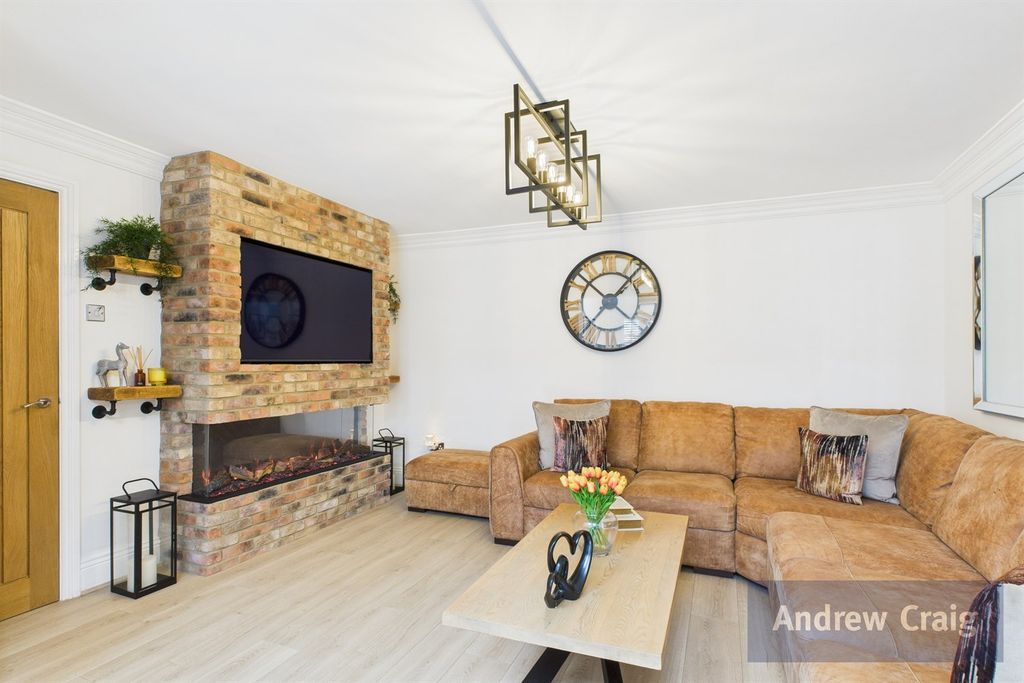 Property photo 2 of 25 Lounge