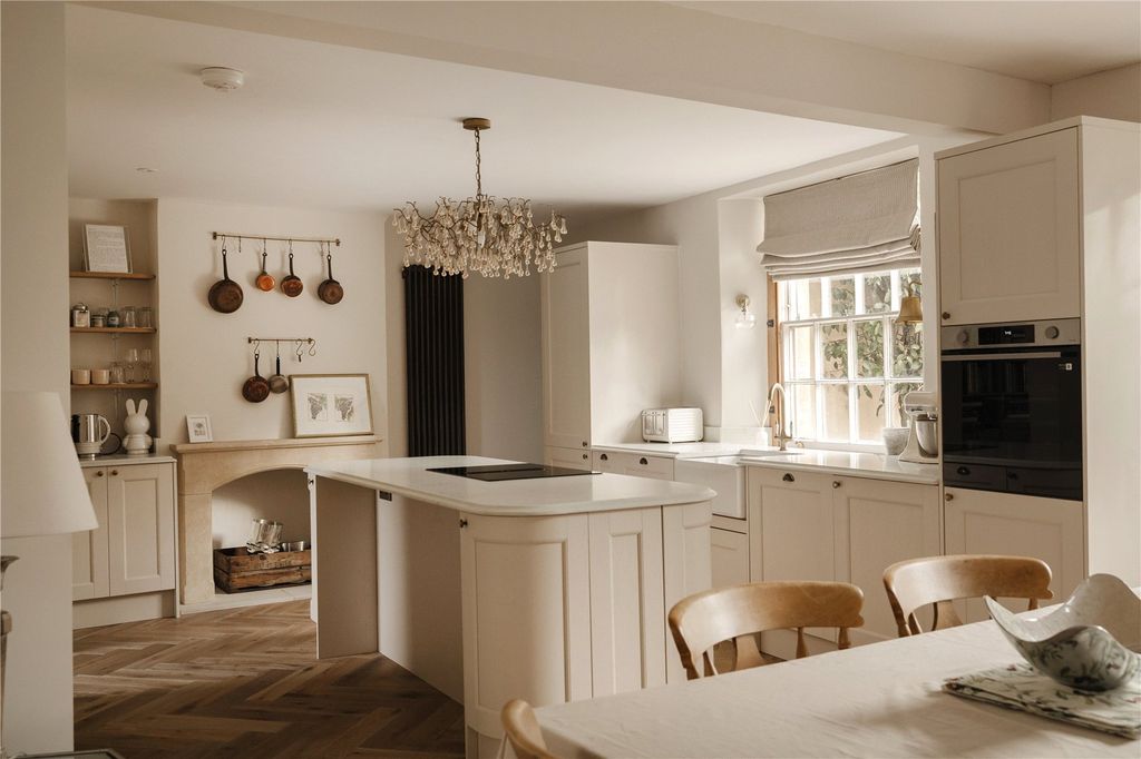 Property photo 2 of 16 Picture No. 14