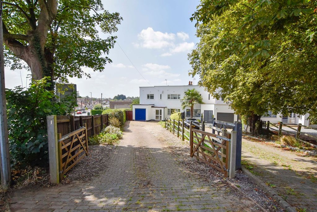 Property photo 1 of 31